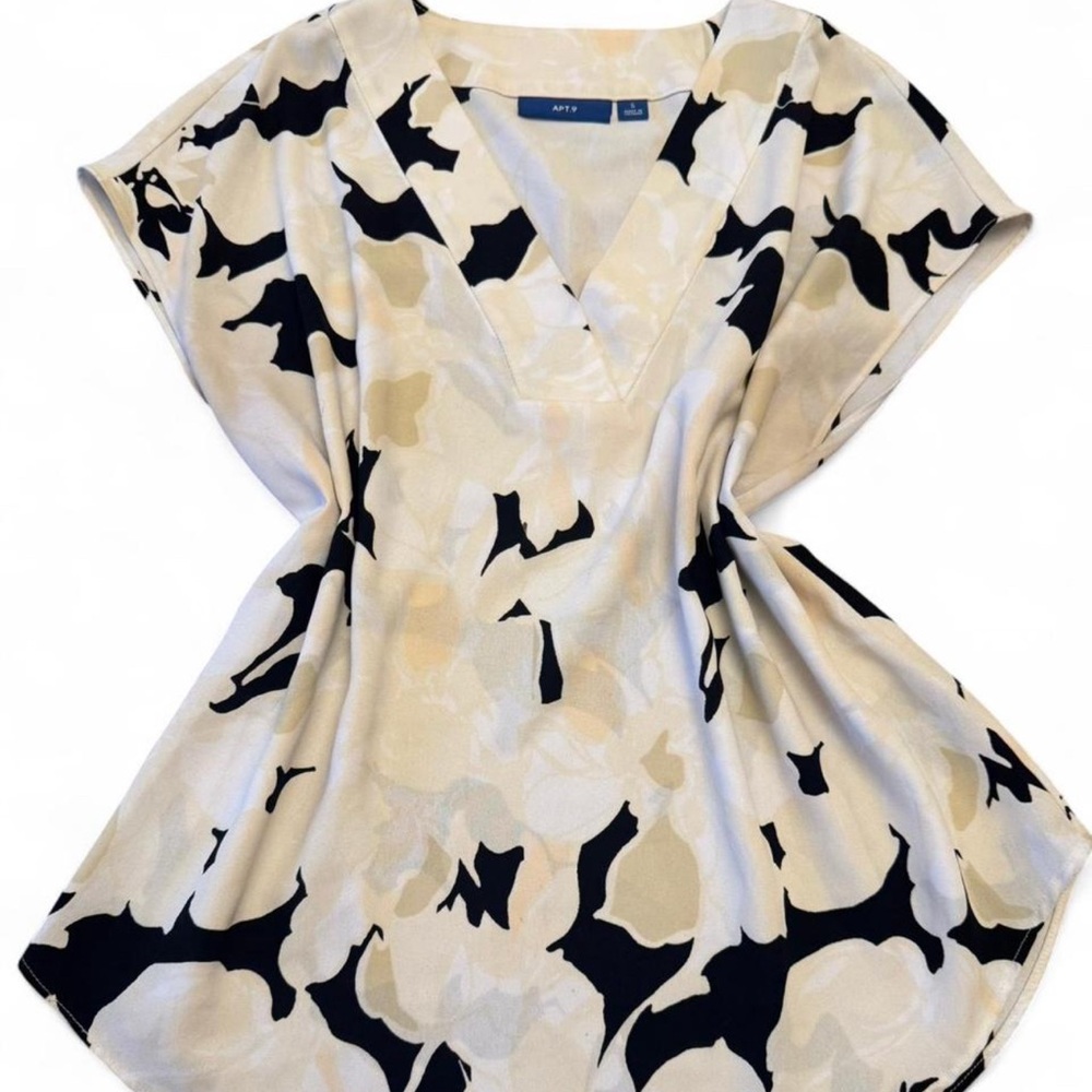 Apt. 9 Black and Cream Flutter Sleeve Blouse